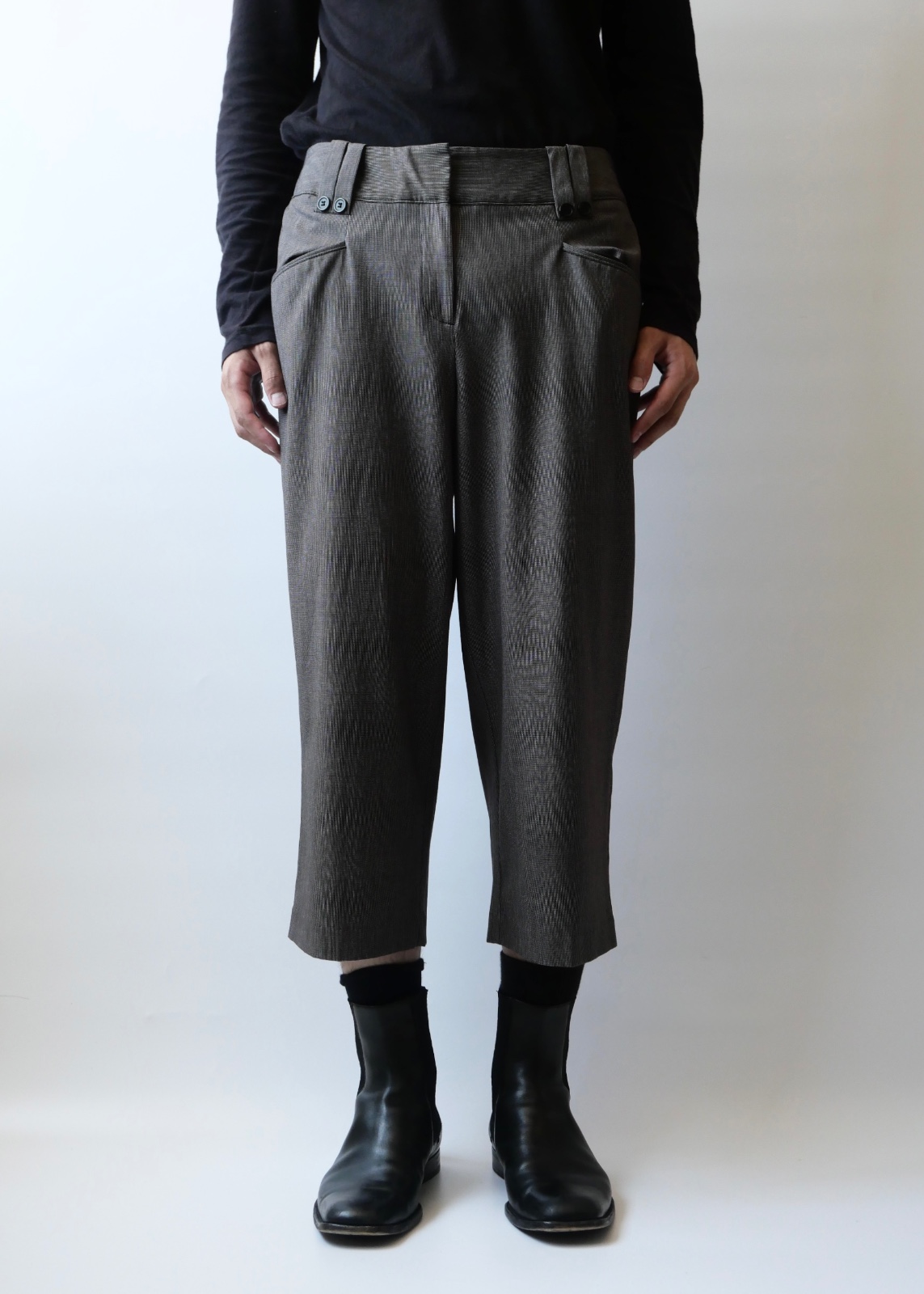 designed eight tenths length slacks